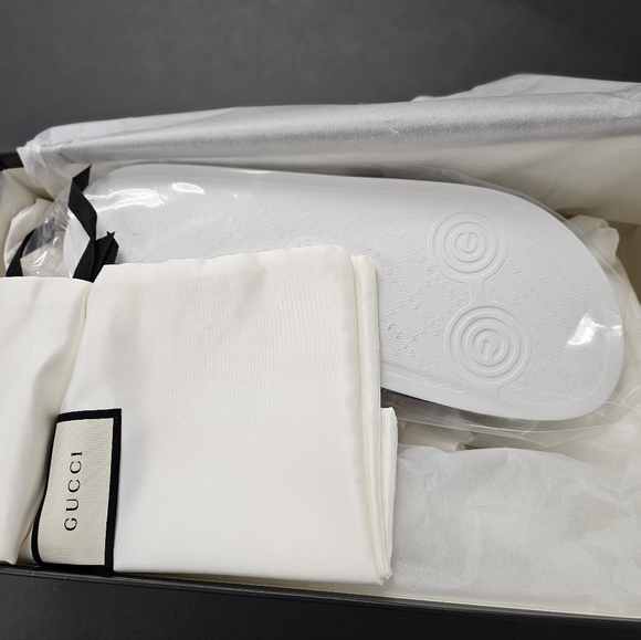 GUCCI Men's Web Rubber Slide Sandal - Picture 8 of 10